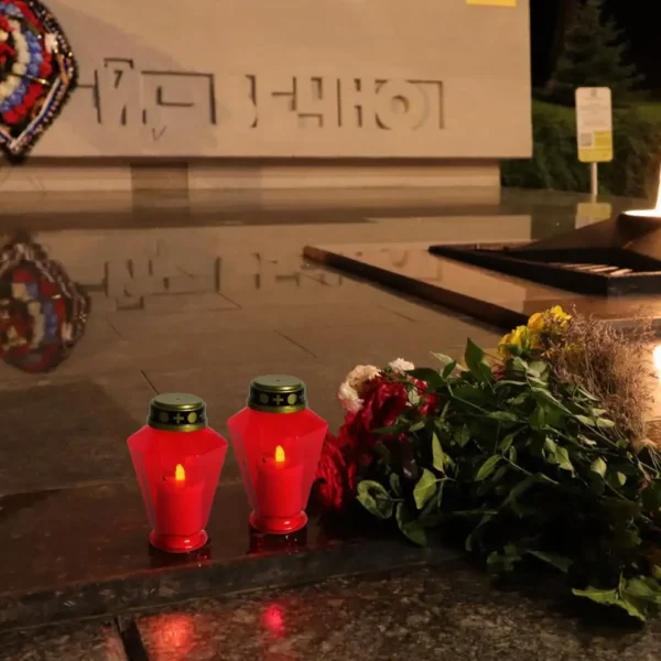 Wholesale Faceted Plastic Znicz Grave Candle Lantern, LED Cemetery Memorial Candle with Decorative Lid